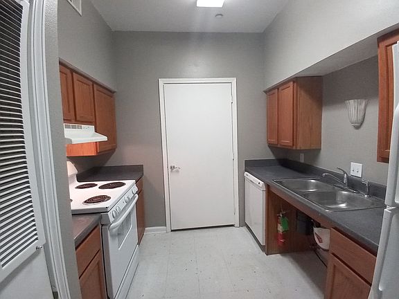 4th image of 503 Cypress St #18