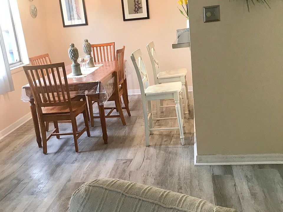 Dining area with breakfast counter