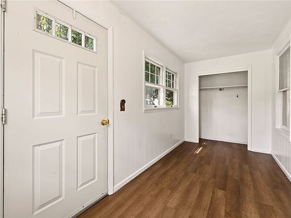 3rd image of 127 W Hickory St