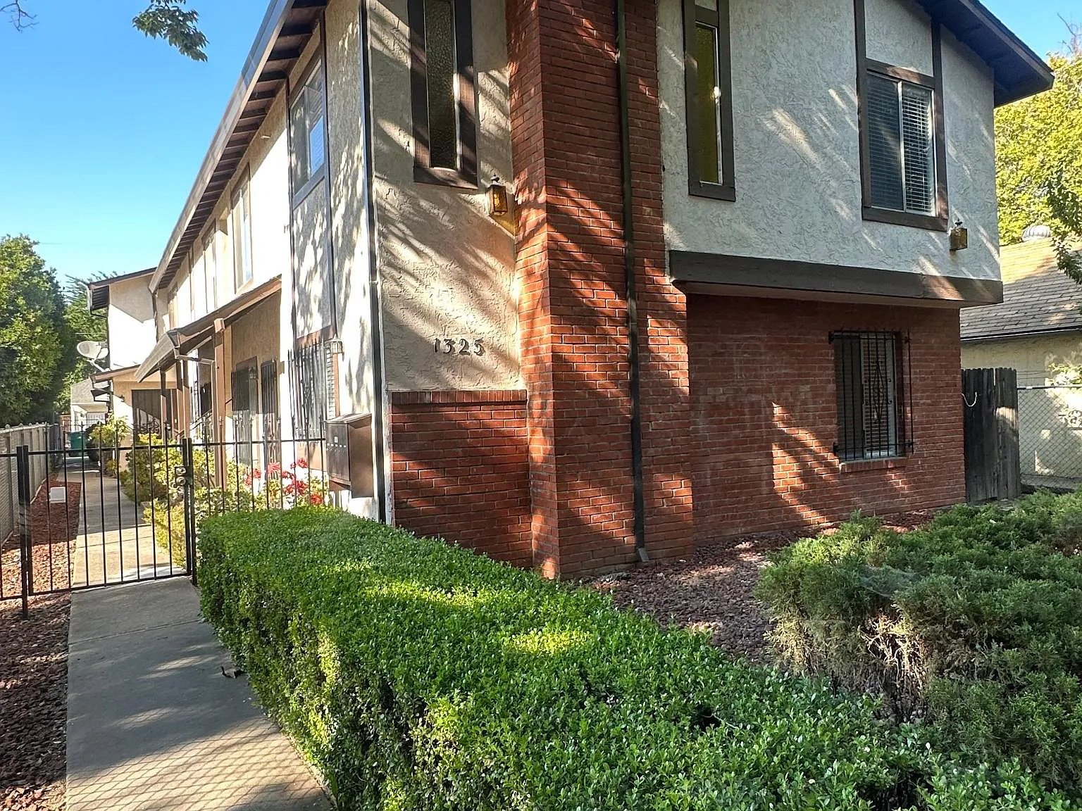 2 bed, 900 sqft, $1,850 — Photo 2