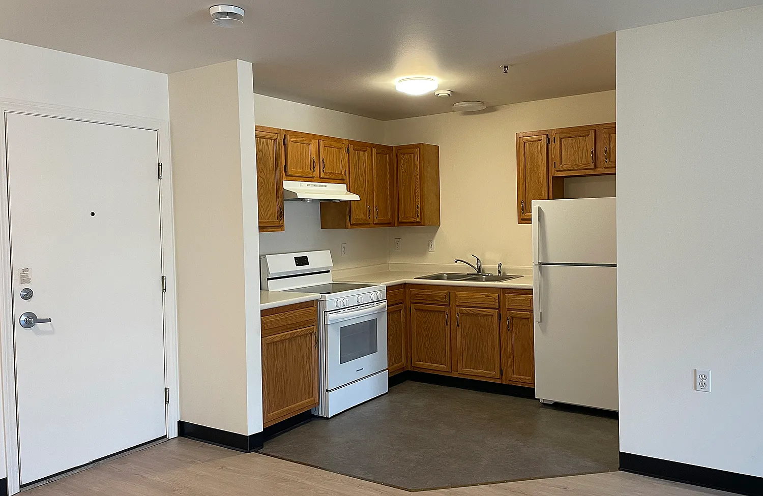 2 bed, 900 sqft, $1,872 — Photo 1