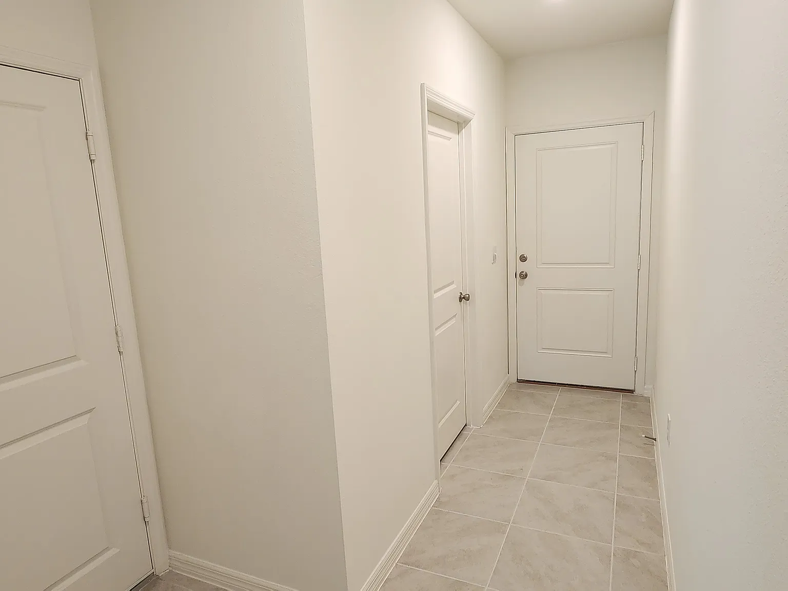 3 bed, 2.5 bath, 1435 sqft, $2,100 — Photo 4