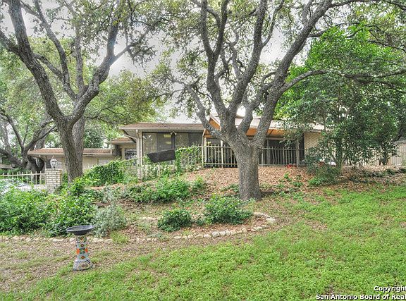 2nd image of 9702 Laurel Oaks Dr