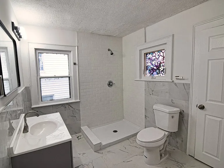 305 Hone Ave — Photo 10