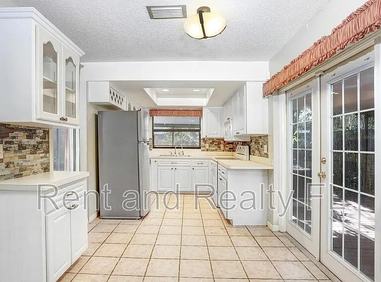 4504 Stonehenge Rd — Photo 5