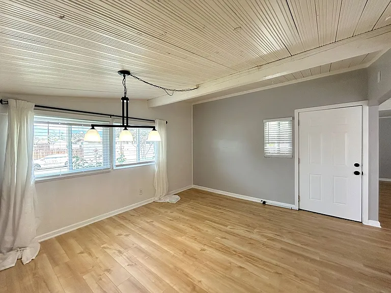 948 Barbra Ln — Photo 6