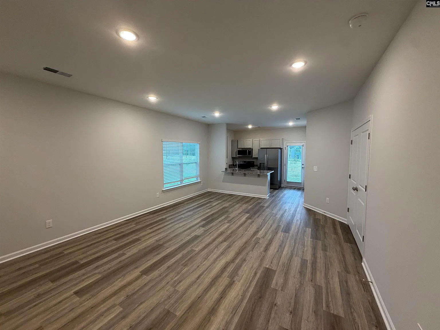 3 bed, 1203 sqft, $1,750 — Photo 3