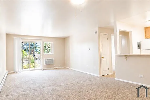 1375 Everett Ct #204 — Photo 1