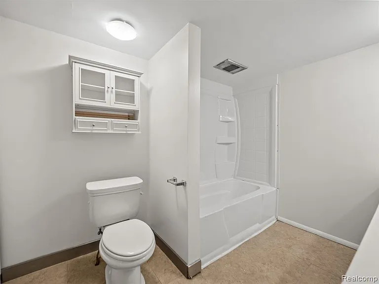 3153 Bessie St — Photo 12