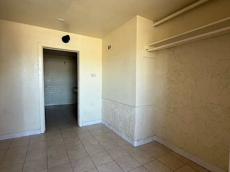 504 E Williams St — Photo 9