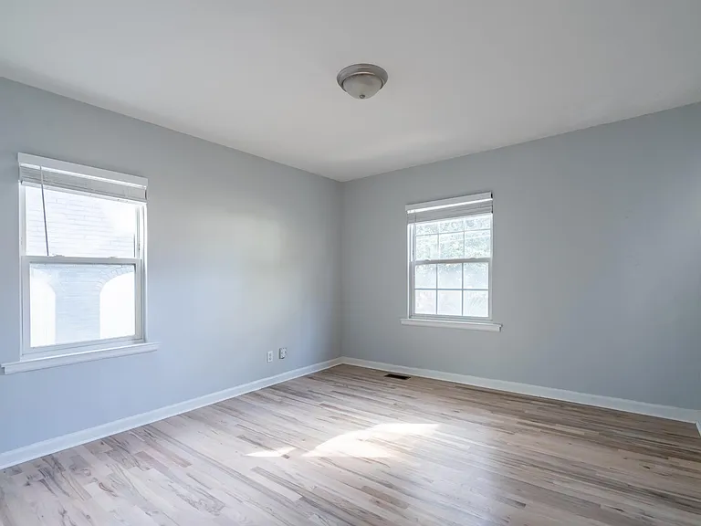 211 Sisson Ave NE — Photo 7