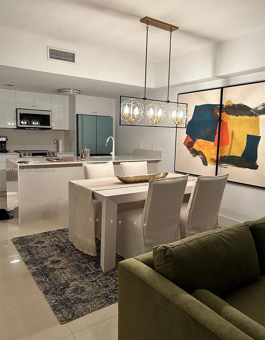 2 bed, 1290 sqft, $4,100 — Photo 4
