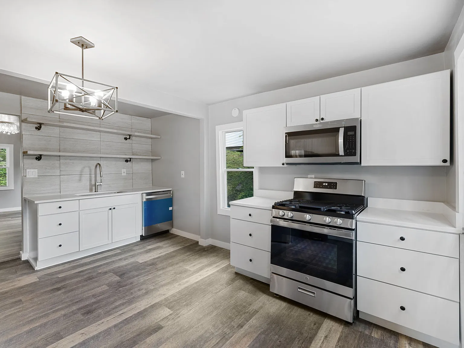 3 bed, 2.5 bath, 1600 sqft, $1,950 — Photo 3