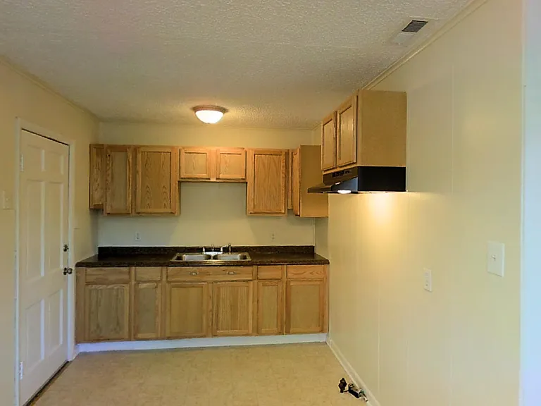1020 Meadowbrook Blvd — Photo 3