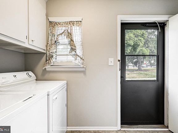 5th image of 425 Valleybrook Dr