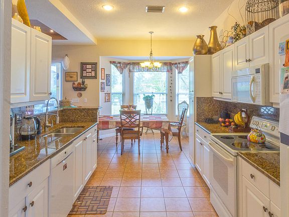 4th image of 1739 Spottswoode Ct