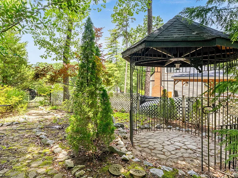 3513 Castlebury Dr — Photo 37