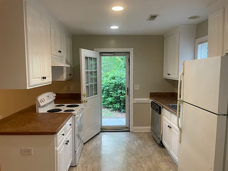 113 Charlotte Ave — Photo 3