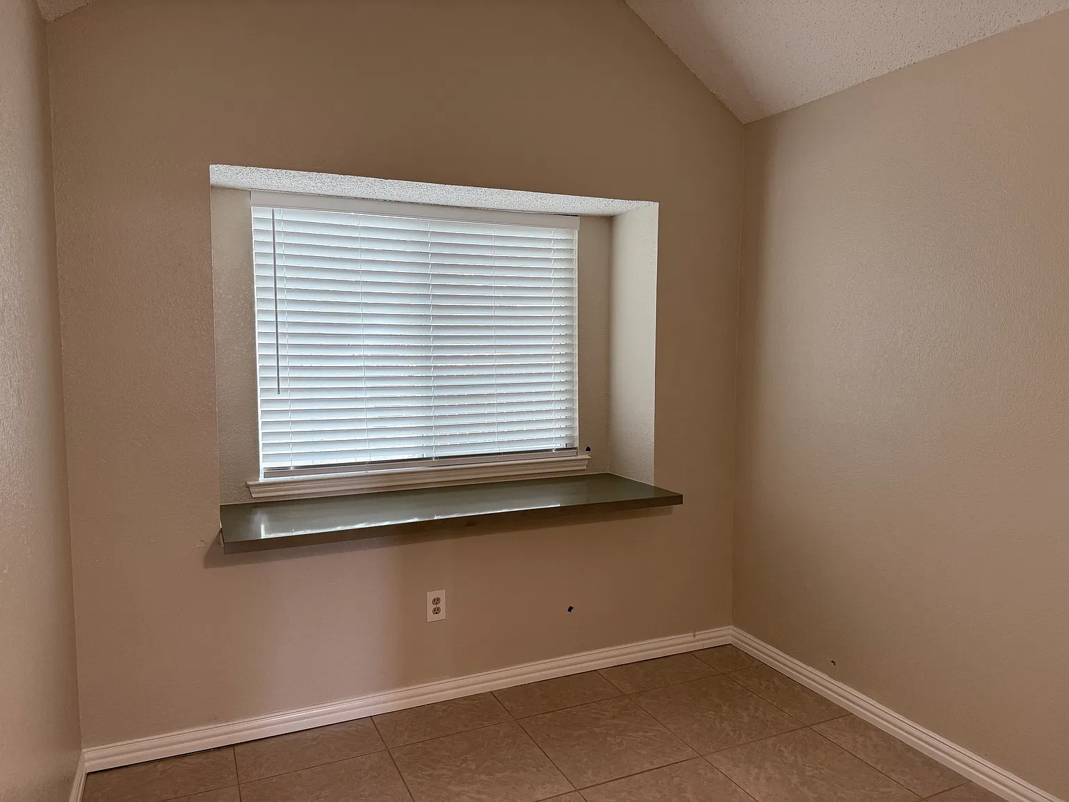 Arbor Hill Dr, Fort Worth — Photo 4