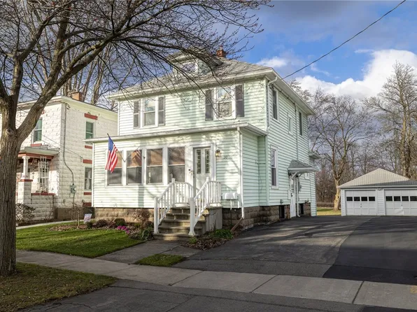 30 Roselawn Ave, Fairport, NY 14450