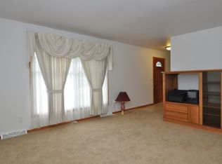 1615 Fireside Dr, Racine, WI 53402