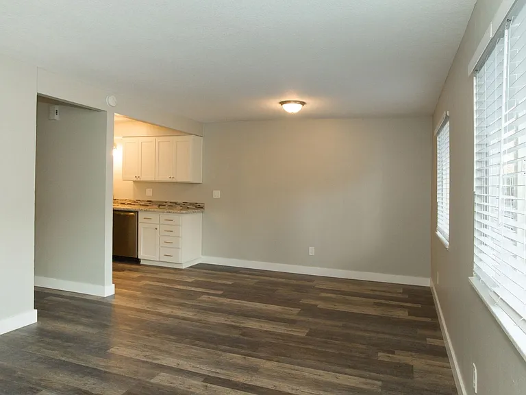 2600 NE Lombard St — Photo 3