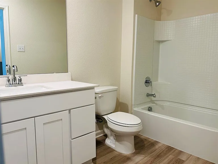 229 Marsh Ln — Photo 8