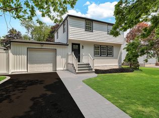 11 Hastings Dr, Merrick, NY 11566
