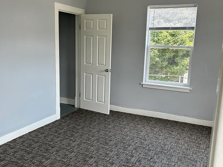 956 S Floyd St #4 — Photo 6