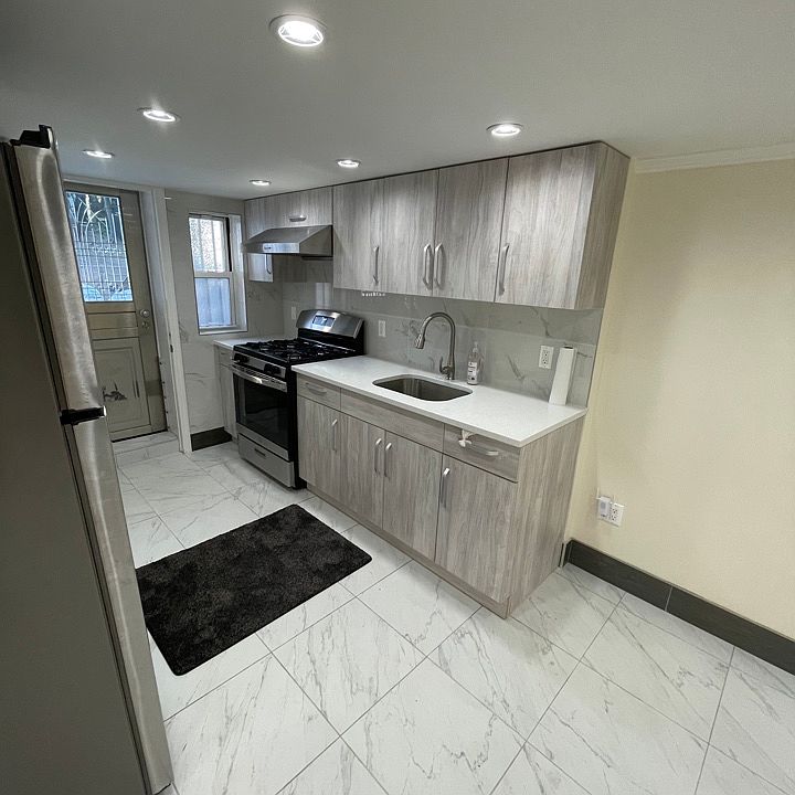 1st image of 7508 Utopia Pkwy Floor 1