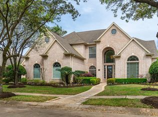 12 Lake Mist Dr, Sugar Land, TX 77479
