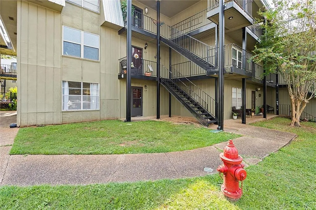 2 bed, 2.0 bath, $1,400 — Photo 1