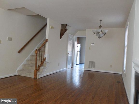 2nd image of 516 Colecroft Ct