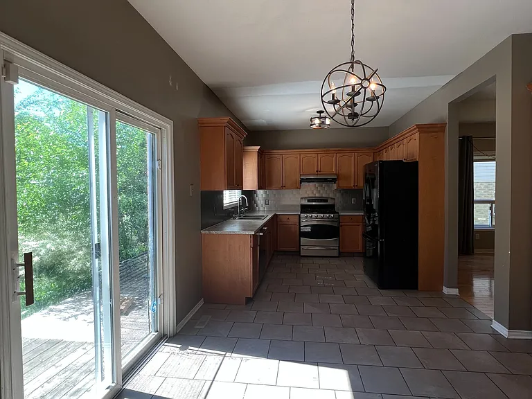 144 Meadowoak Cres — Photo 28