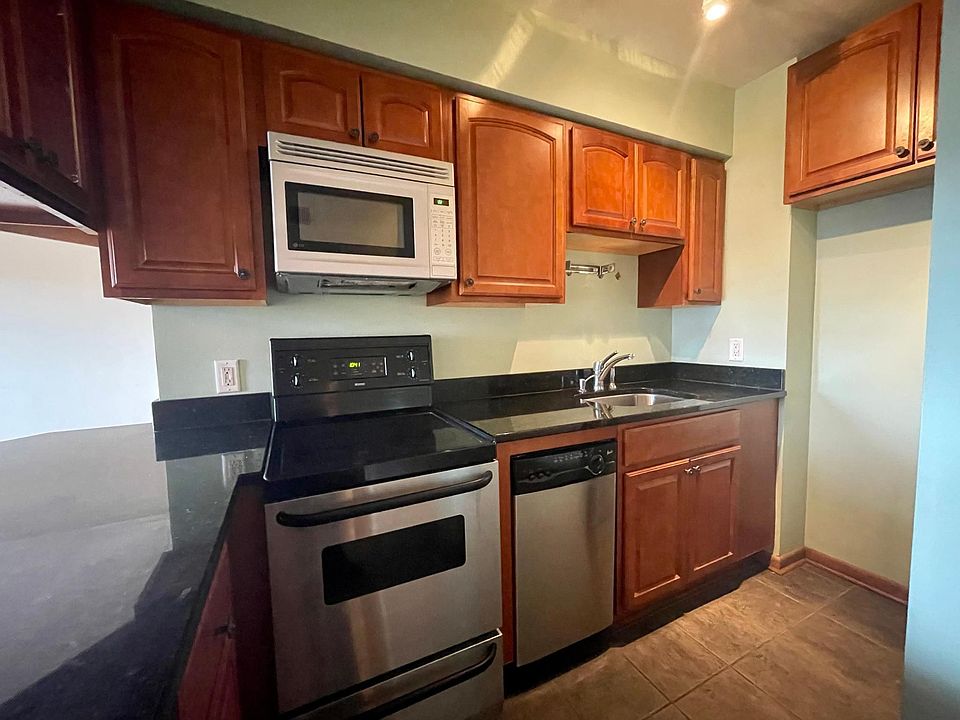 1st image of 633 Robert St S APT 301