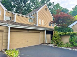 206 Dogwood Ct, Poughkeepsie, NY 12601