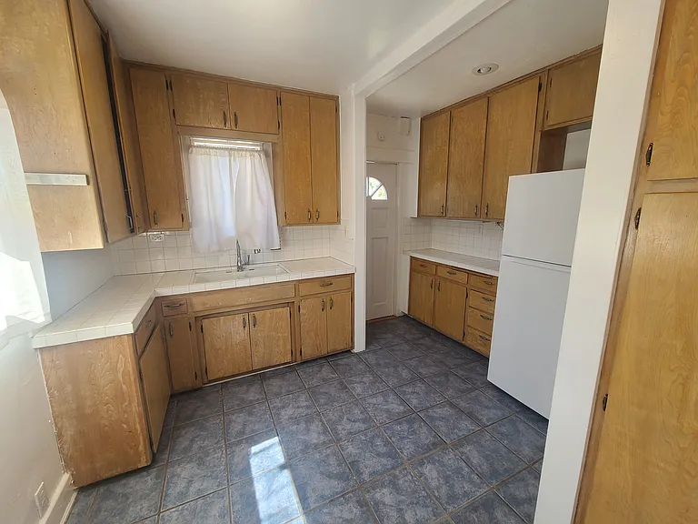 1618 Meade Ave — Photo 11
