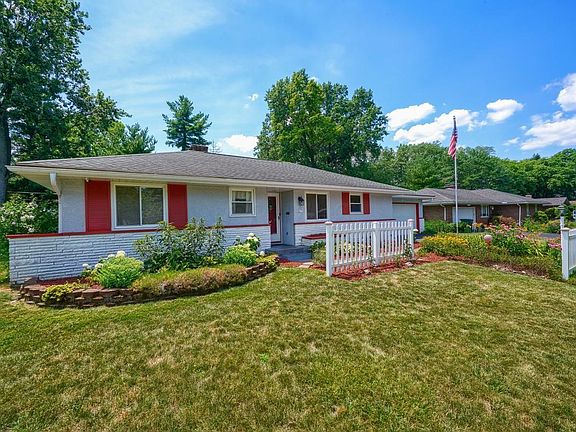 3rd image of 867 Marland Dr S