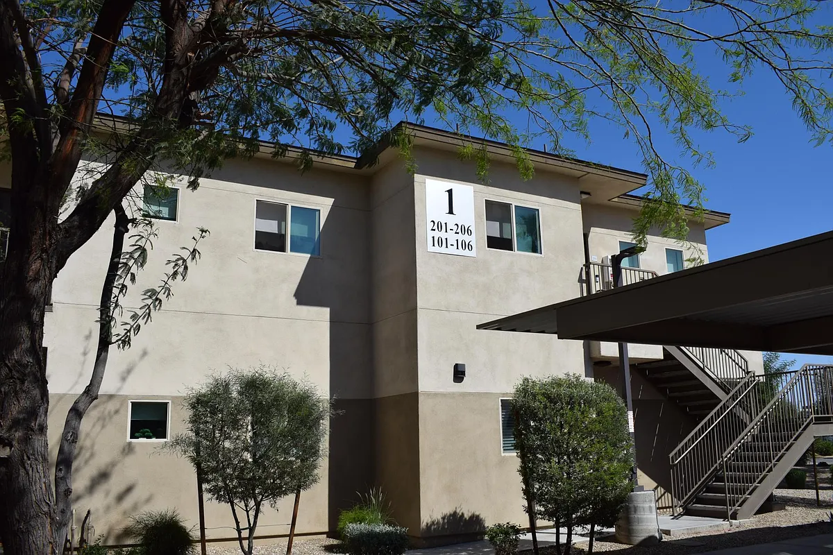 Building Photo - 2016 W Orangewood Ave