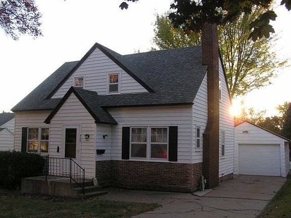 3rd image of 402 S 10th Ave