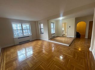 70-01 113th St #4, Forest Hills, NY 11375