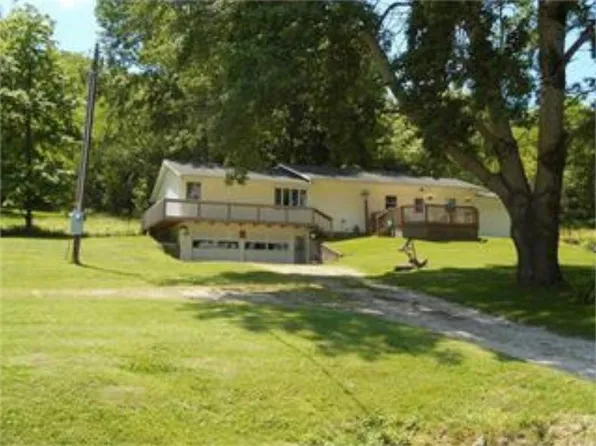 3176 Old Quarry Rd, Wever, IA 52658