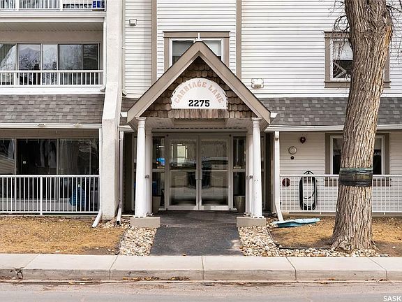2nd image of 2275 McIntyre St #206
