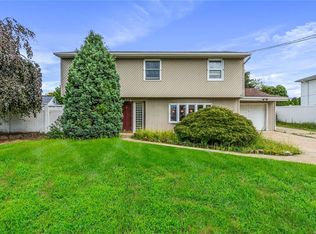 275 N Syracuse Ave, Massapequa, NY 11758