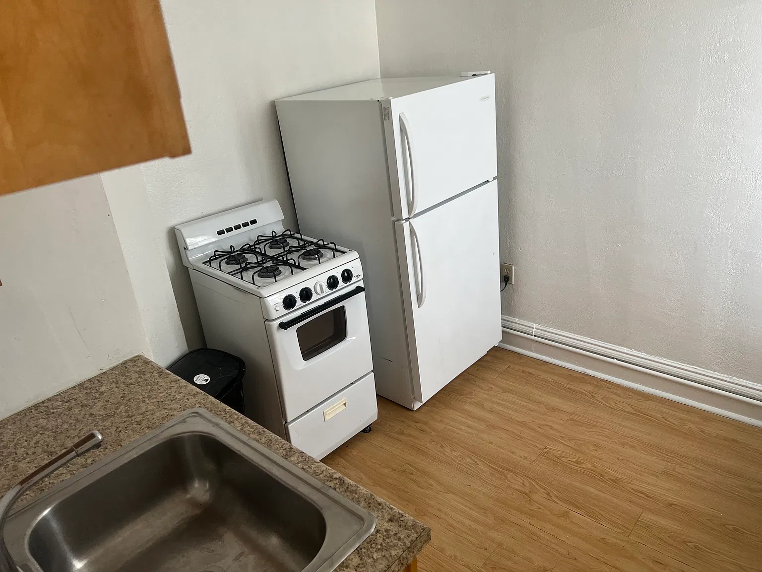 (Dormont) (Heat Included) Close To Trolley — Photo 2