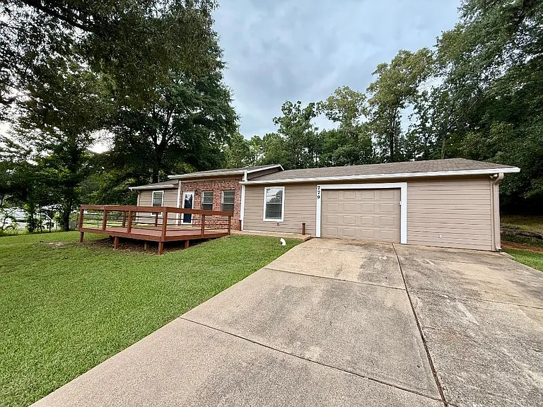 779 English Ln — Photo 1