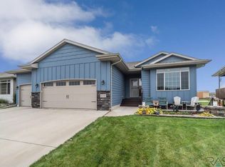 8009 W Pettigrew Ln, Sioux Falls, SD 57106