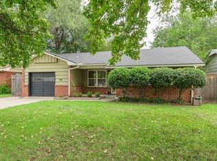 909 N Berry Rd, Norman, OK 73069