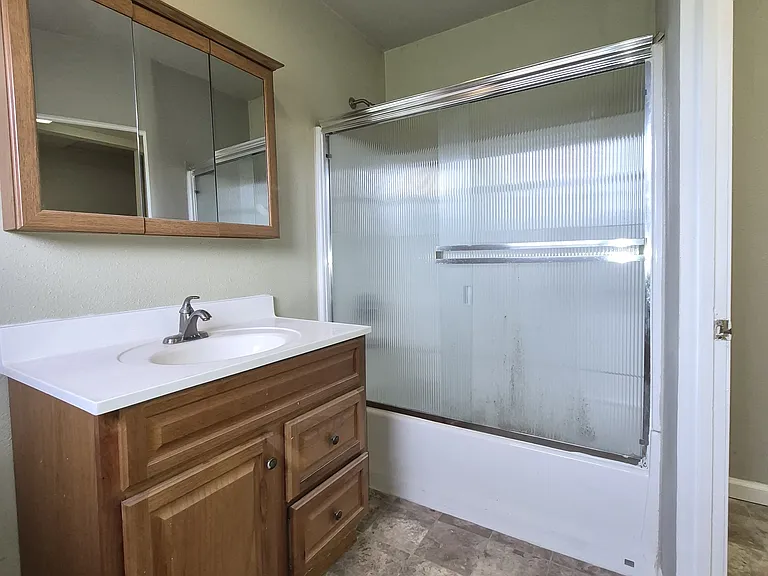 627 NE Forest Ln — Photo 16