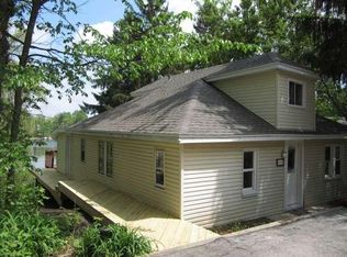 30404 Beach View Ln, Waterford, WI 53185